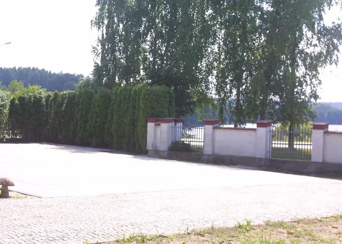 Likusy - Przy Plazy Nad Jeziorem Ukiel Z Bezplatnym Prywatnym Parkingiem I Klimatyzacja * Olsztyn (Warmian-Masurian)